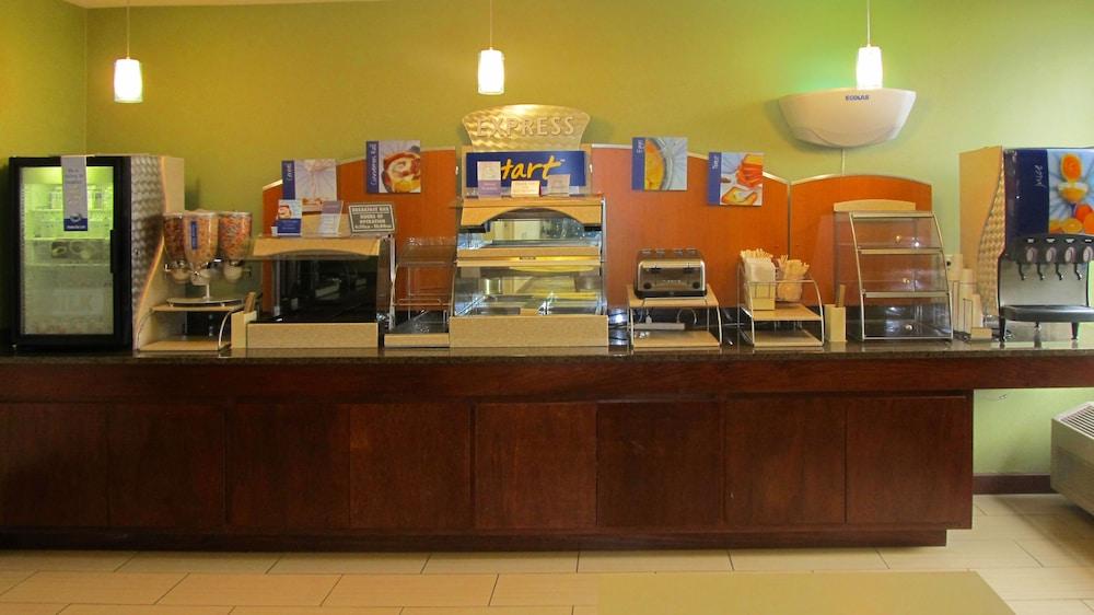 Holiday Inn Express Anderson I-85 - Exit 27- Highway 81 By Ihg Exterior photo